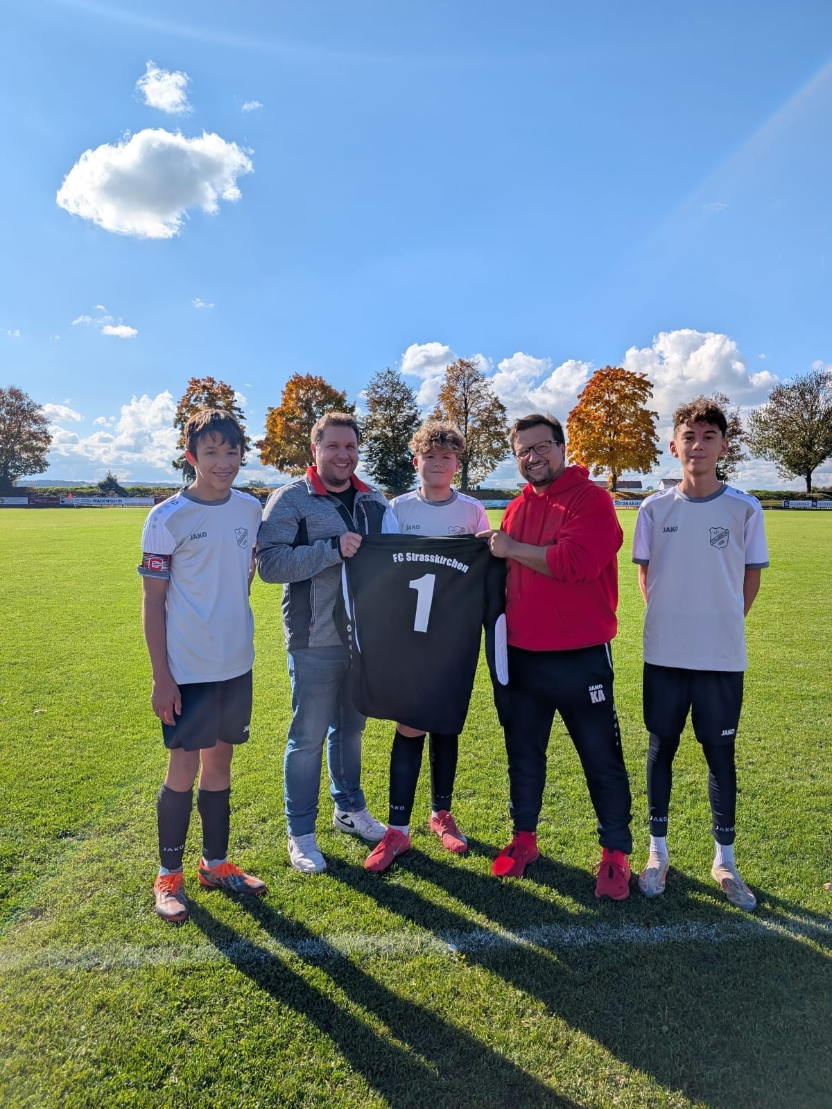 Neue Trikots für die C-Jugend des FC