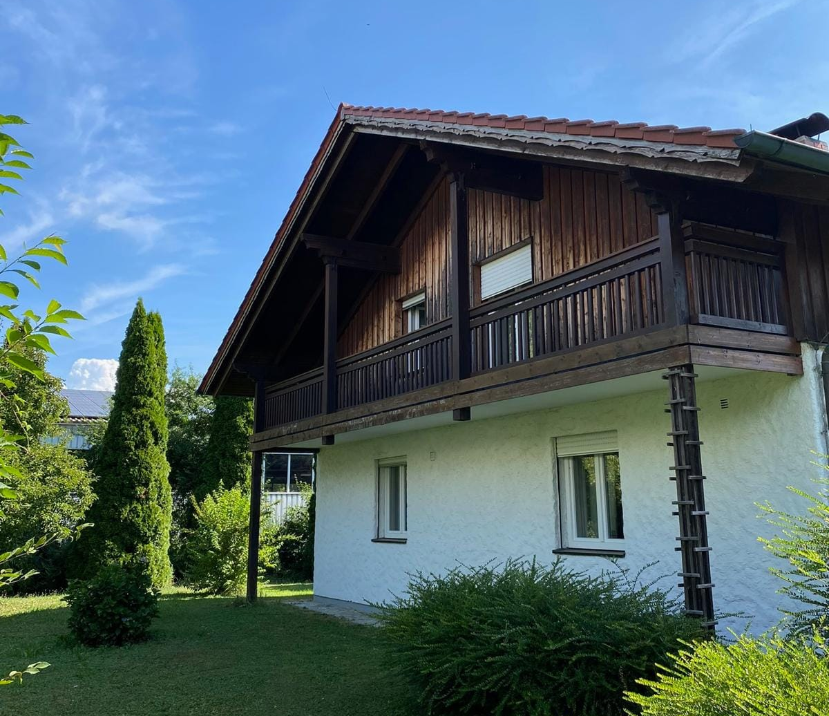 Ein Haus, wie man es heute kaum noch baut: Viel Platz und 1.211 Quadratmeter Grundstück mitten in Straßkirchen