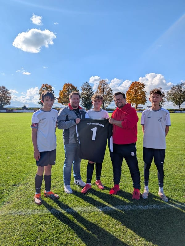 Neue Trikots für die C-Jugend des FC